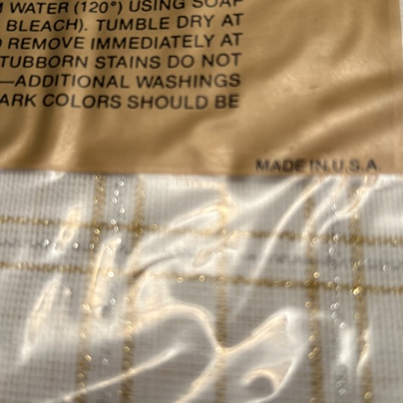 NWT 70” round Holiday Table Cloth - Picture 8 of 9